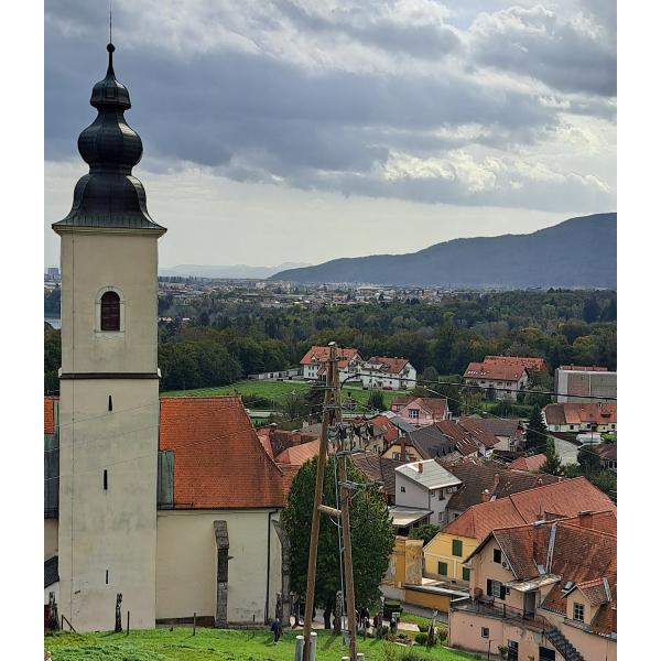 Pogled na Kamnico in cerkev l. 2023. Foto: N. Hriberšek Vuk