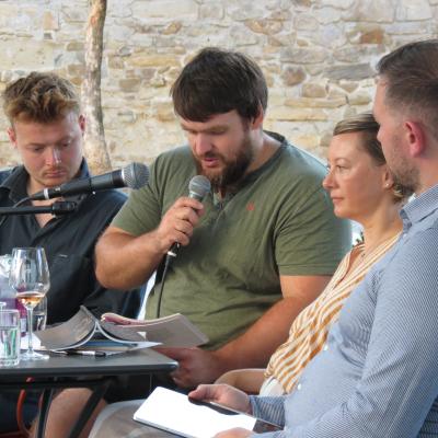 Dnevi poezije in vina v Mariboru: ﻿﻿PESNIŠKI POSVET - VALŽINA MORT IN MUANIS SINANOVIĆ