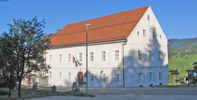Stavba, v kateri se nahaja enota Mariborske knjižnice, Knjižnica Lovrenc na Pohorju
