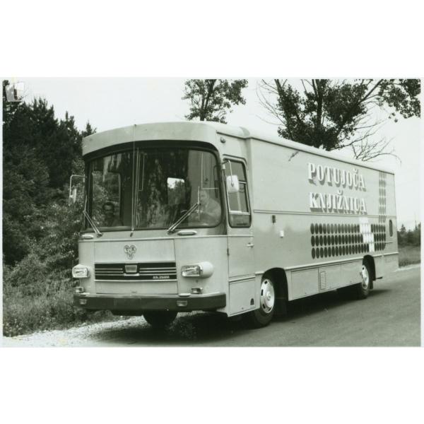Prvi bibliobus Mariborske knjižnice. Vir: arhiv Mariborske knjižnice